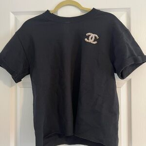 Black short sleeve sweater with Logo